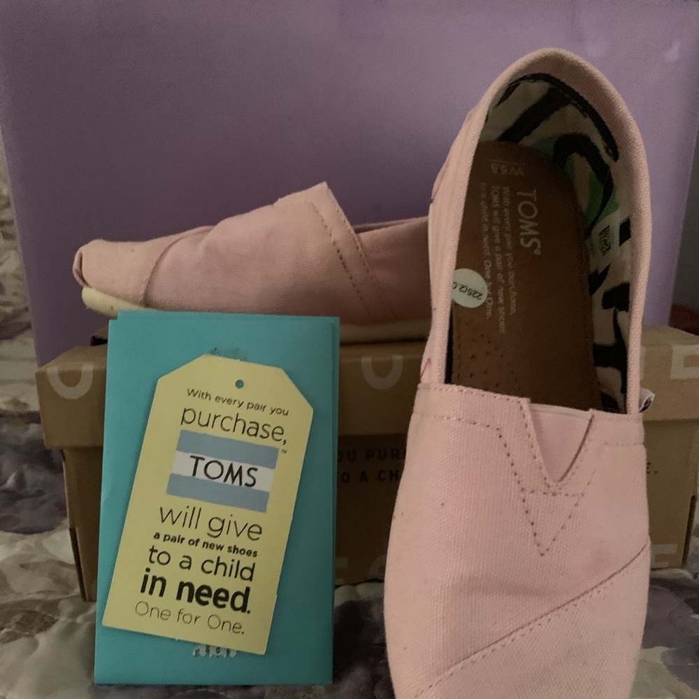 Toms classic canvas shoes
